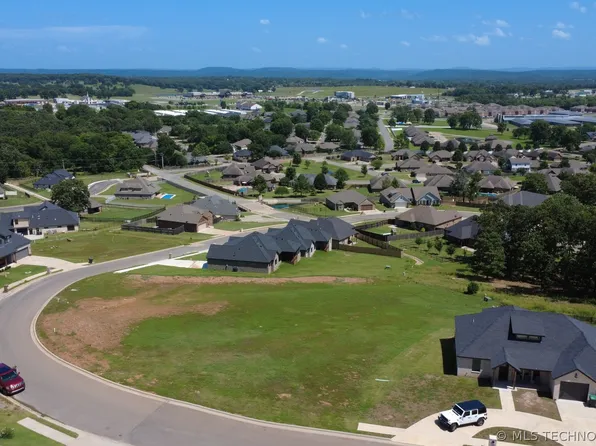 540 Woodlands Dr, Tahlequah, OK 74464