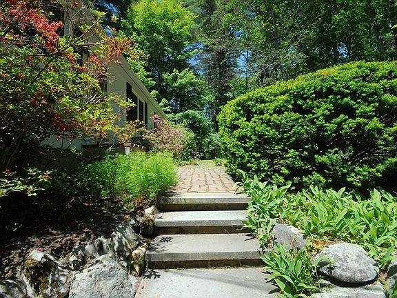 3rd image of 40 Shattuck St