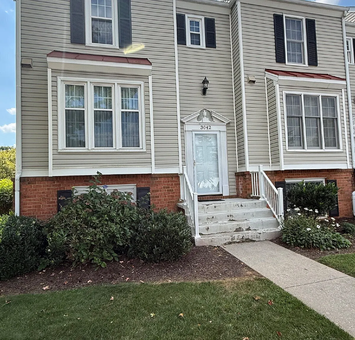 3 Bed / 3.5 Bath Condo (Available Now) — Photo 1