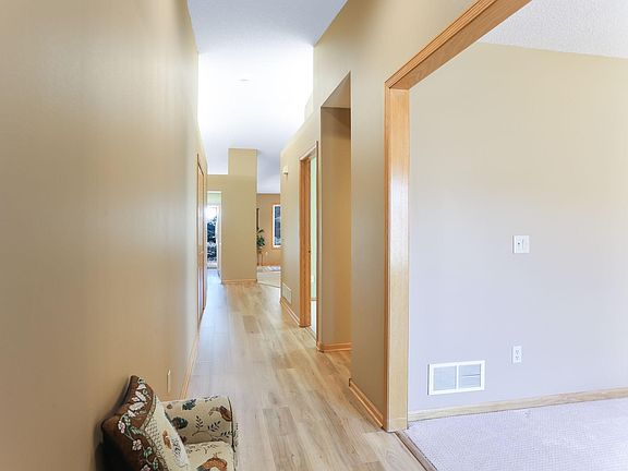3rd image of 3810 Zinnia Ln N