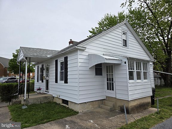 3rd image of 2653 Elm St