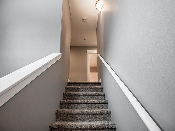 5th image of 1815 Larch Way #B