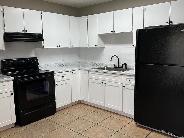 4833 Serafica Dr — Photo 4