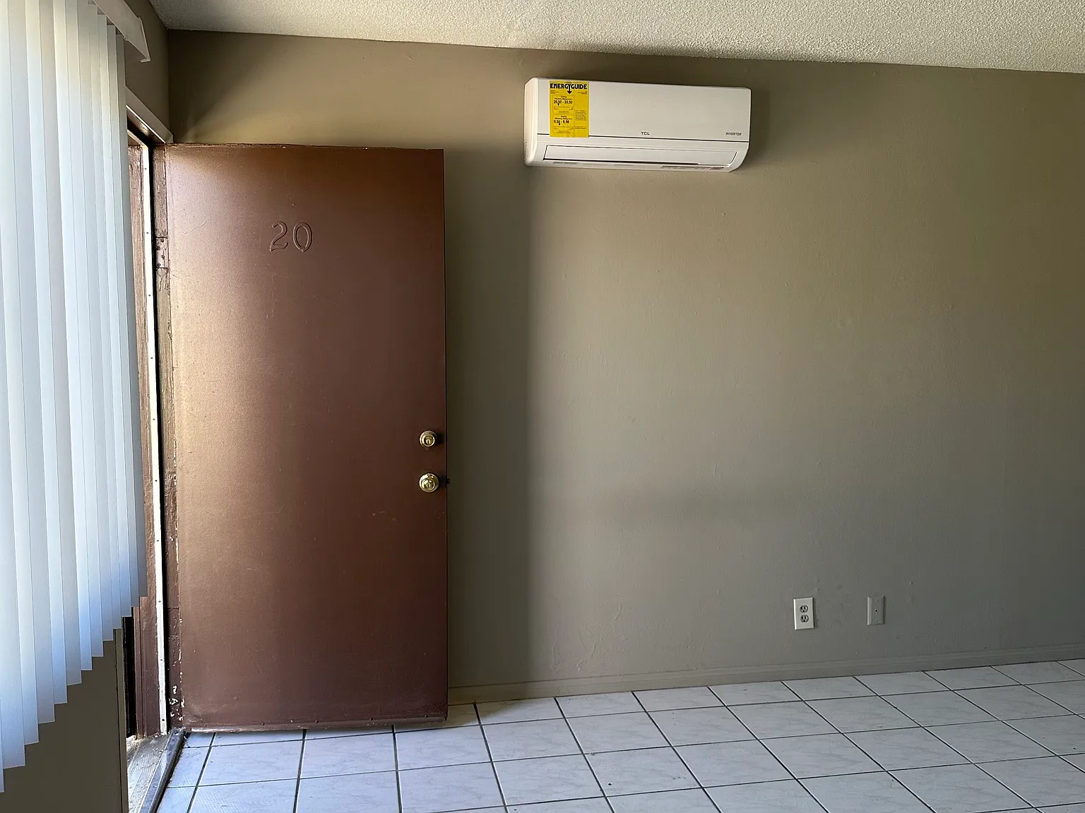 2 bed, 800 sqft, $2,100 — Photo 2