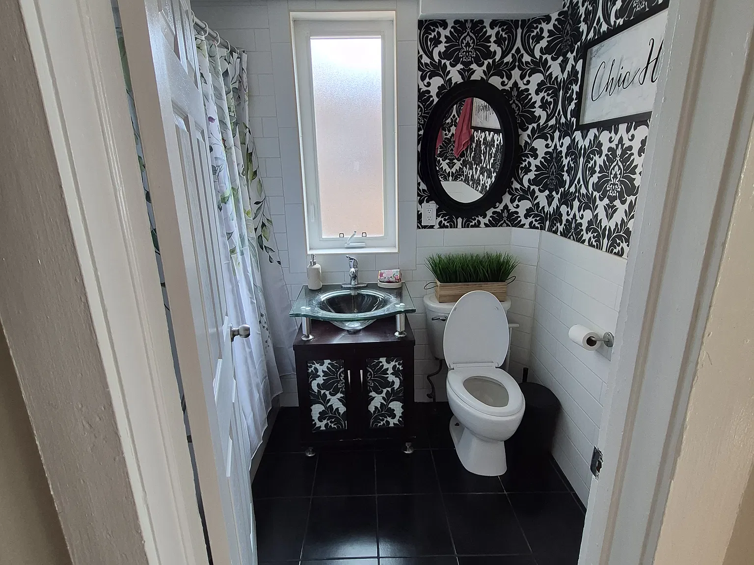 218 Broadview Ave — Photo 2