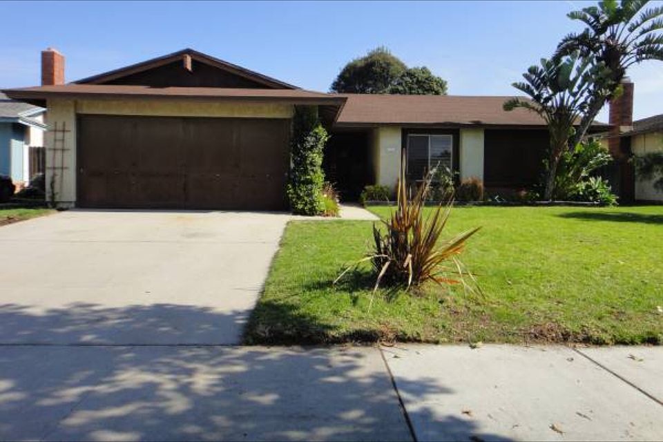 Front Yard, 2 car Garage