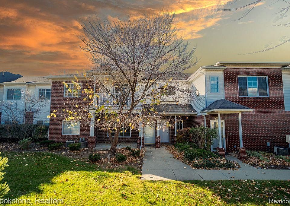 1st image of 5829 Twin Oaks Dr