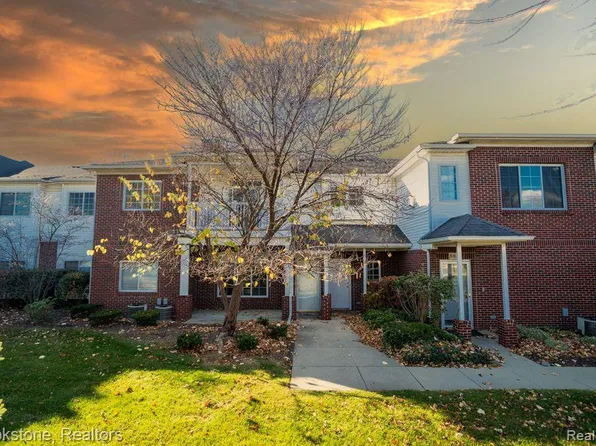 5829 Twin Oaks Dr, Sterling Heights, MI 48314