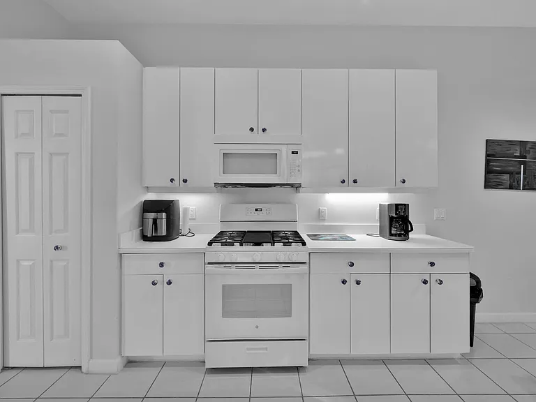 615 SW Saint Thomas Cv — Photo 9