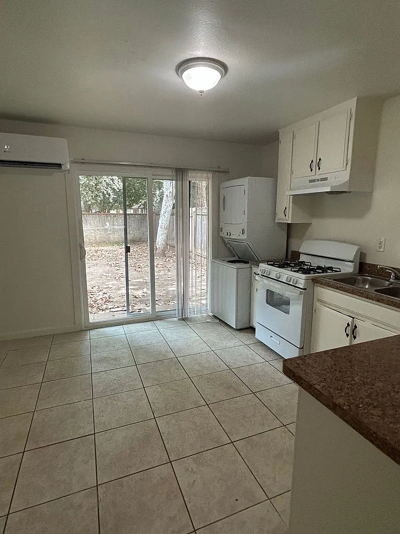 725 W 4th Ave — Photo 2