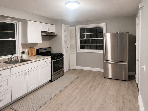 4th image of 802 Avenue A Floor 2