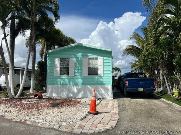 9 N Eric Cir, Lake Worth, FL 33463
