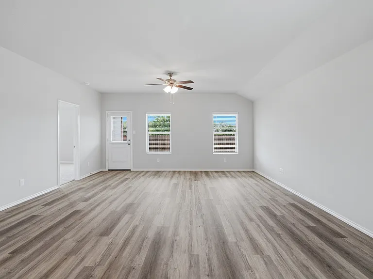 312 Blanco Dr — Photo 8