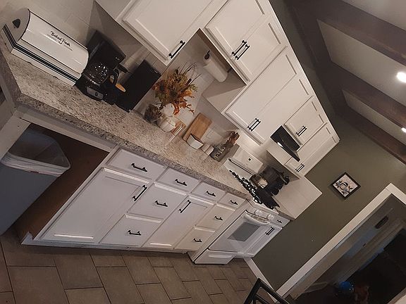 kitchen (stove side)