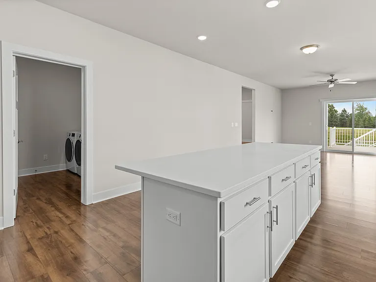 W218N16046 Tiger Lily Dr — Photo 9