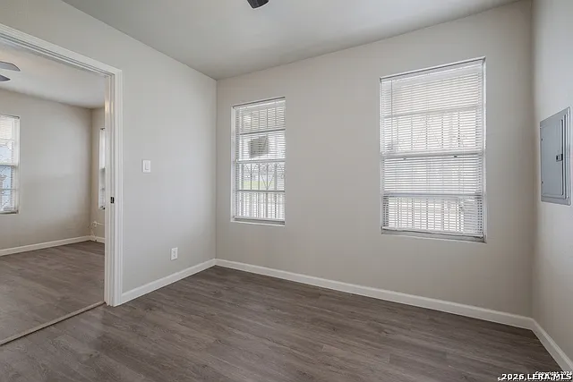 325 S Hackberry St — Photo 14