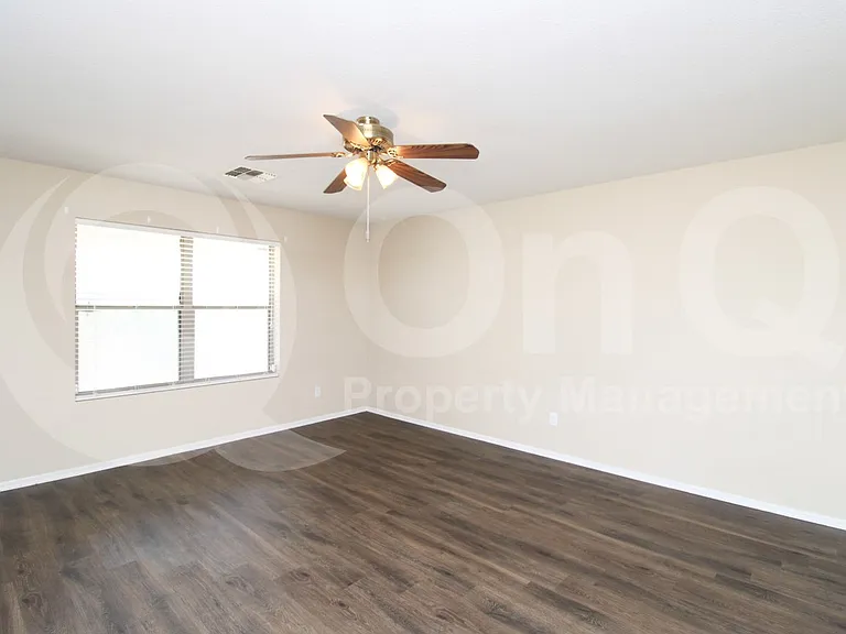 699 E Springfield Pl — Photo 8
