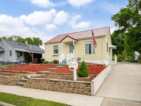 812 Forest St, Ionia, MI 48846