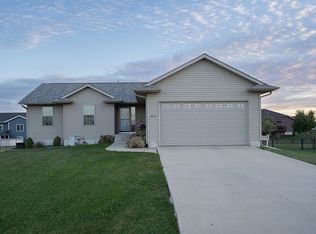 4571 Meadow Creek Dr, Palo, IA 52324