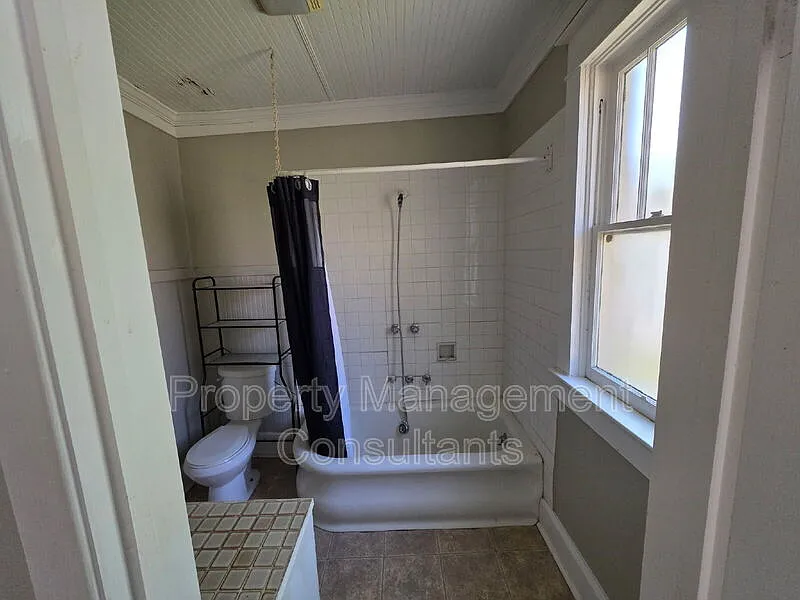 1 bed, 1.0 bath, 850 sqft, $700 — Photo 3