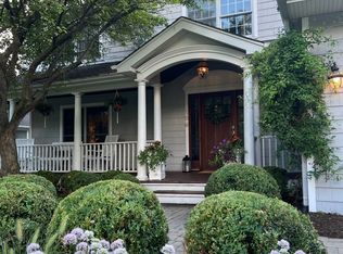 156 Carleton Ave, Glen Ellyn, IL