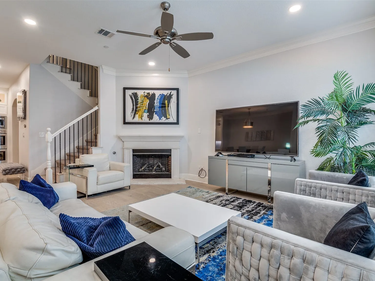 3 bed, 2.5 bath, 2502 sqft, $3,000 — Photo 4
