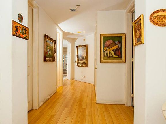 3rd image of 120 S Palm Dr APT 202
