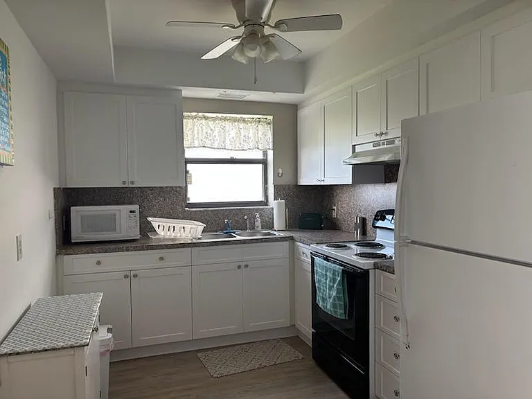302 New Hampshire St #1AB — Photo 4