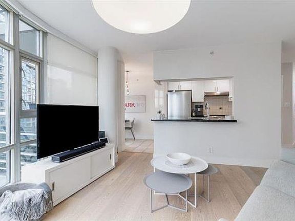 4th image of 189 Davie St #901