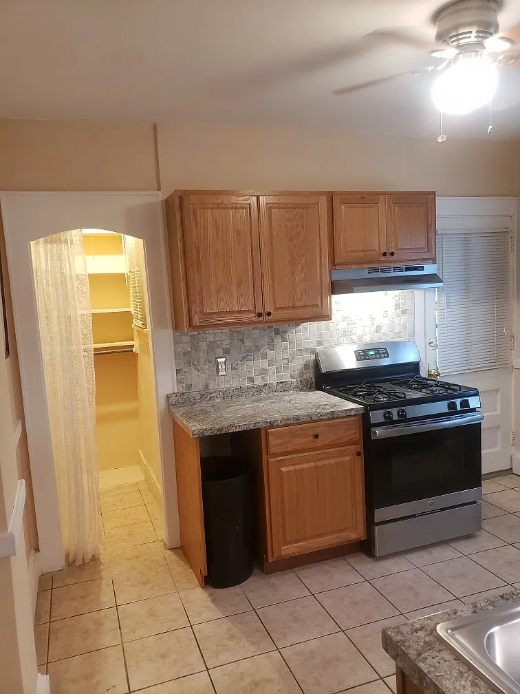 2 bed, 700 sqft, $2,300 — Photo 4