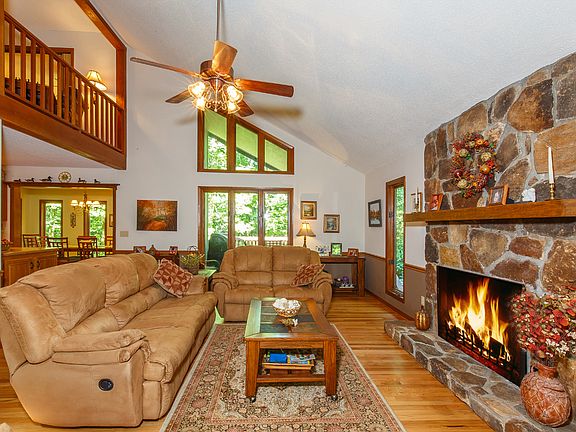 Vaulted Ceiling & Fireplace