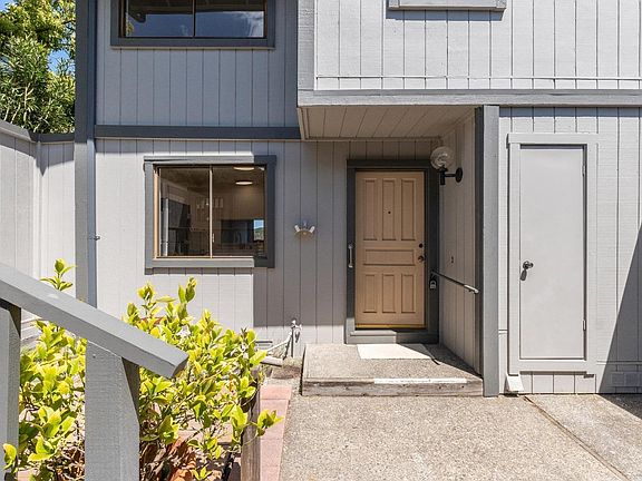 3rd image of 121 Sylvia Way
