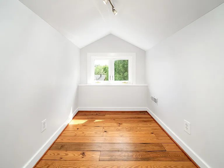 1710 Gale Ln — Photo 16