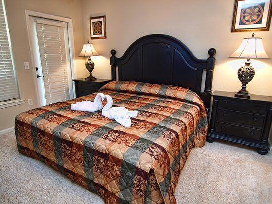 BP3C906-423-king-master-bedroom