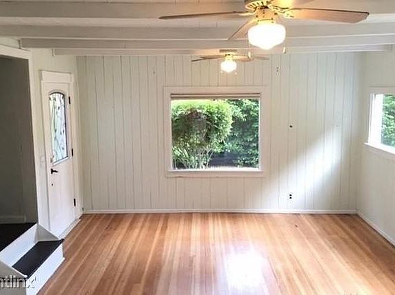 Livingroom - Front Entry - Staircase