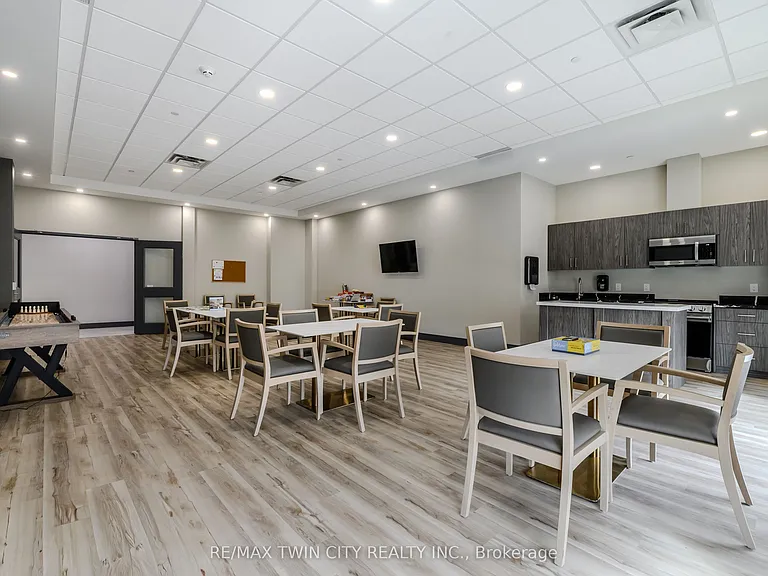 152 N Park St #201 — Photo 15