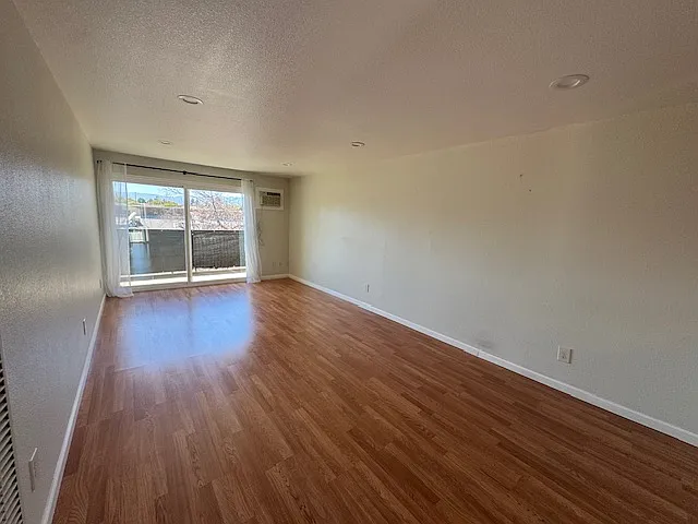 Oakwood Apartments — Photo 4