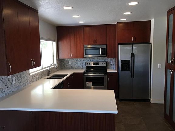 3rd image of 1007 W Hermosa Dr