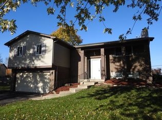 301 Drake Ct, Bolingbrook, IL 60490