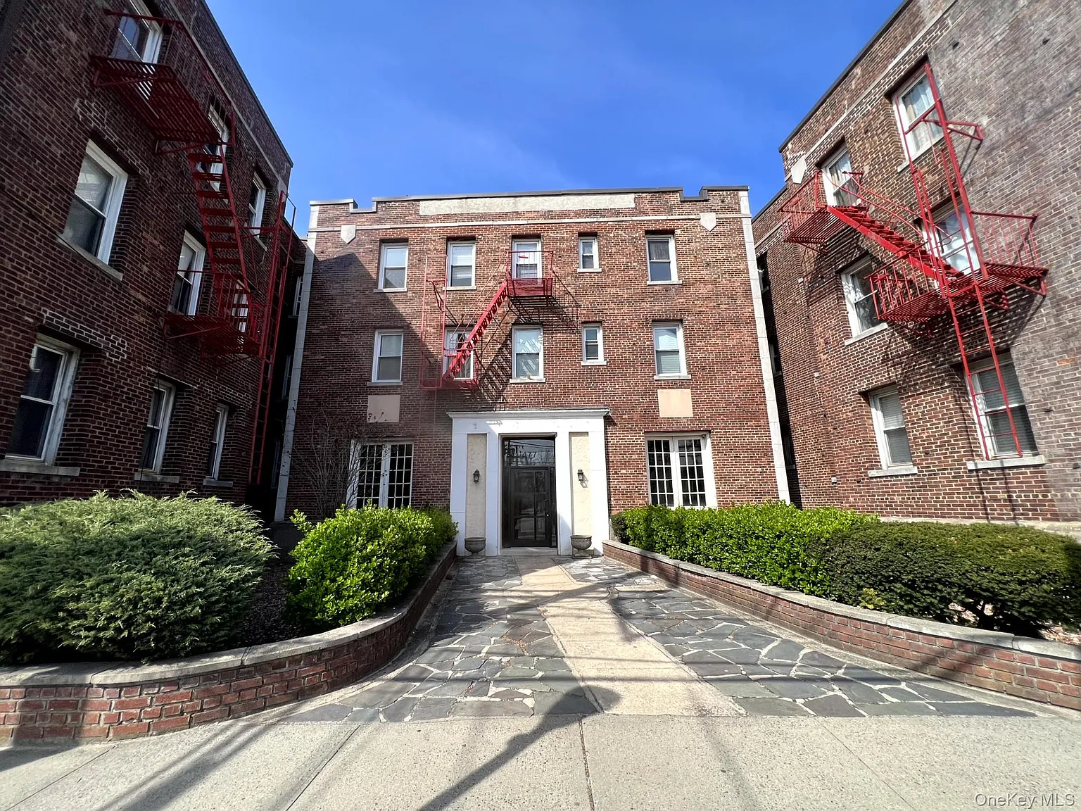 1 bed, 1.0 bath, 600 sqft, $2,200 — Photo 2