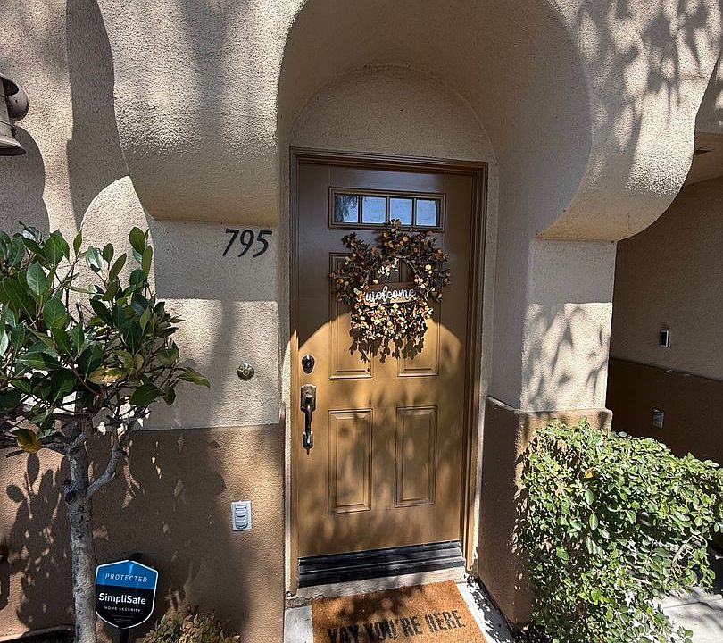 1st image of 795 Caminito Valiente