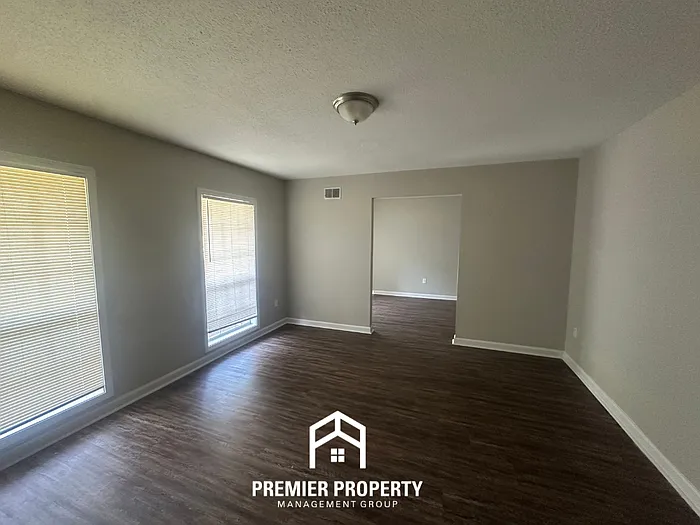 5234 Yellowood Rd — Photo 2