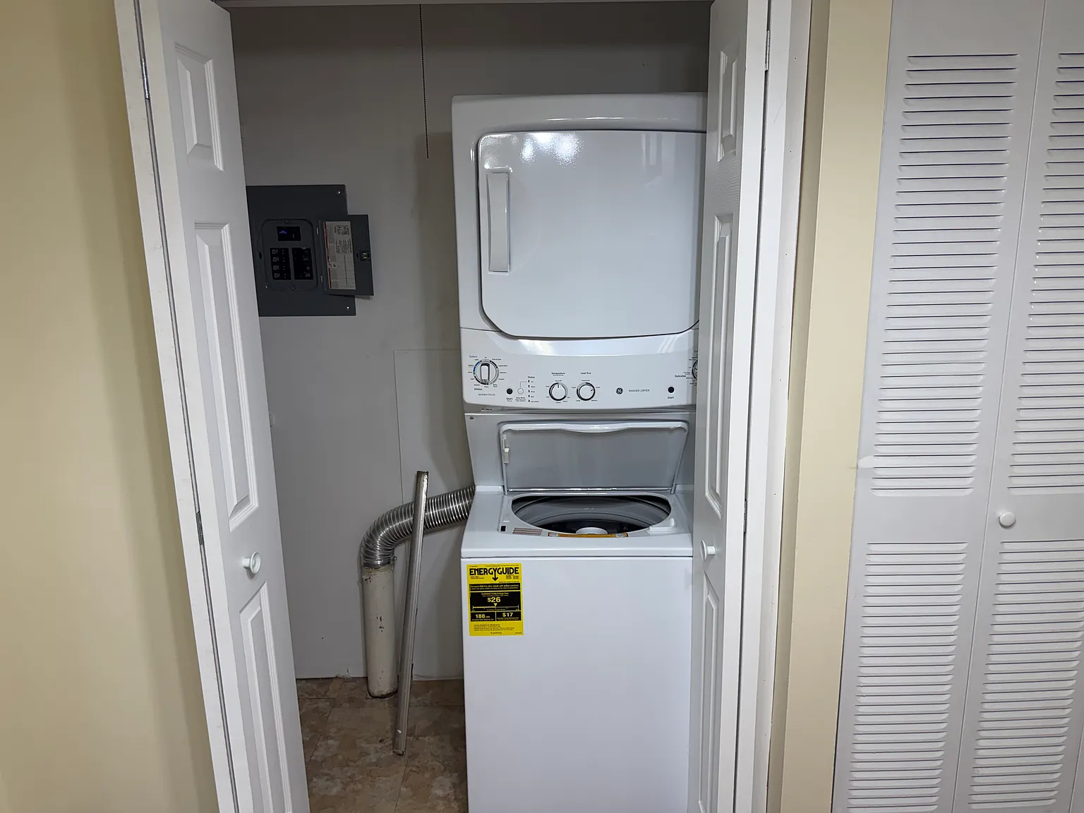 2 bed, 960 sqft, $1,400 — Photo 3