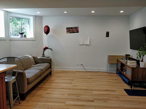 3rd image of 4924 N Oakley Ave