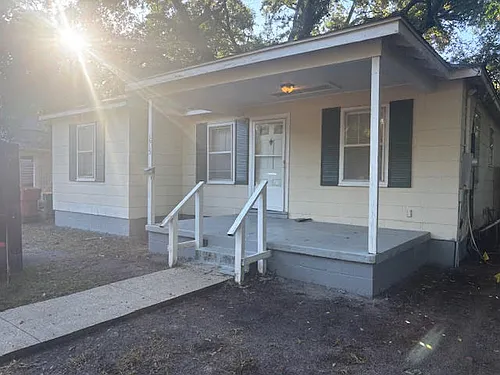 1615 Lewis Ave Photo 1