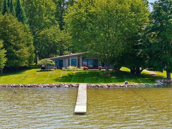 6246 White Birch Ln, Bellaire, MI 49615