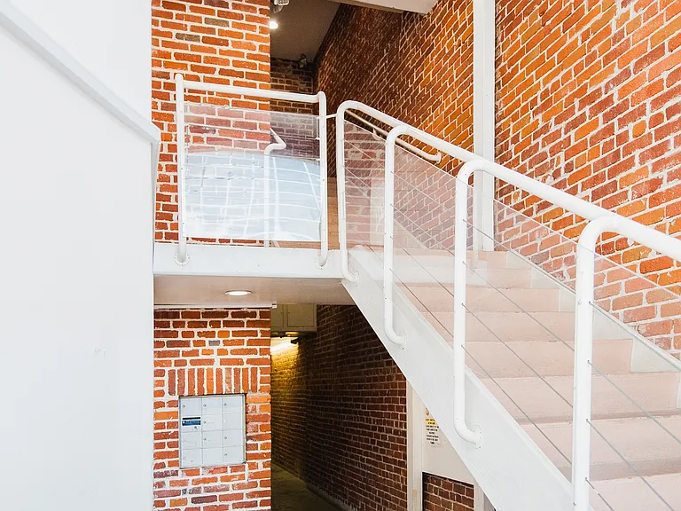 Daisy Studios/Lofts — Photo 8