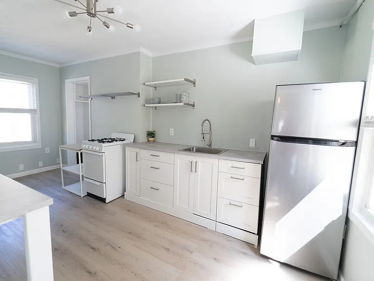 402A Sample St — Photo 2