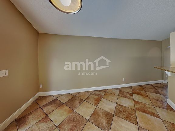 5th image of 10122 Richardson Ct