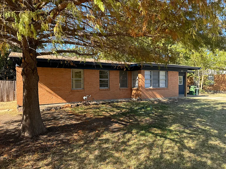 8025 Laura St — Photo 14